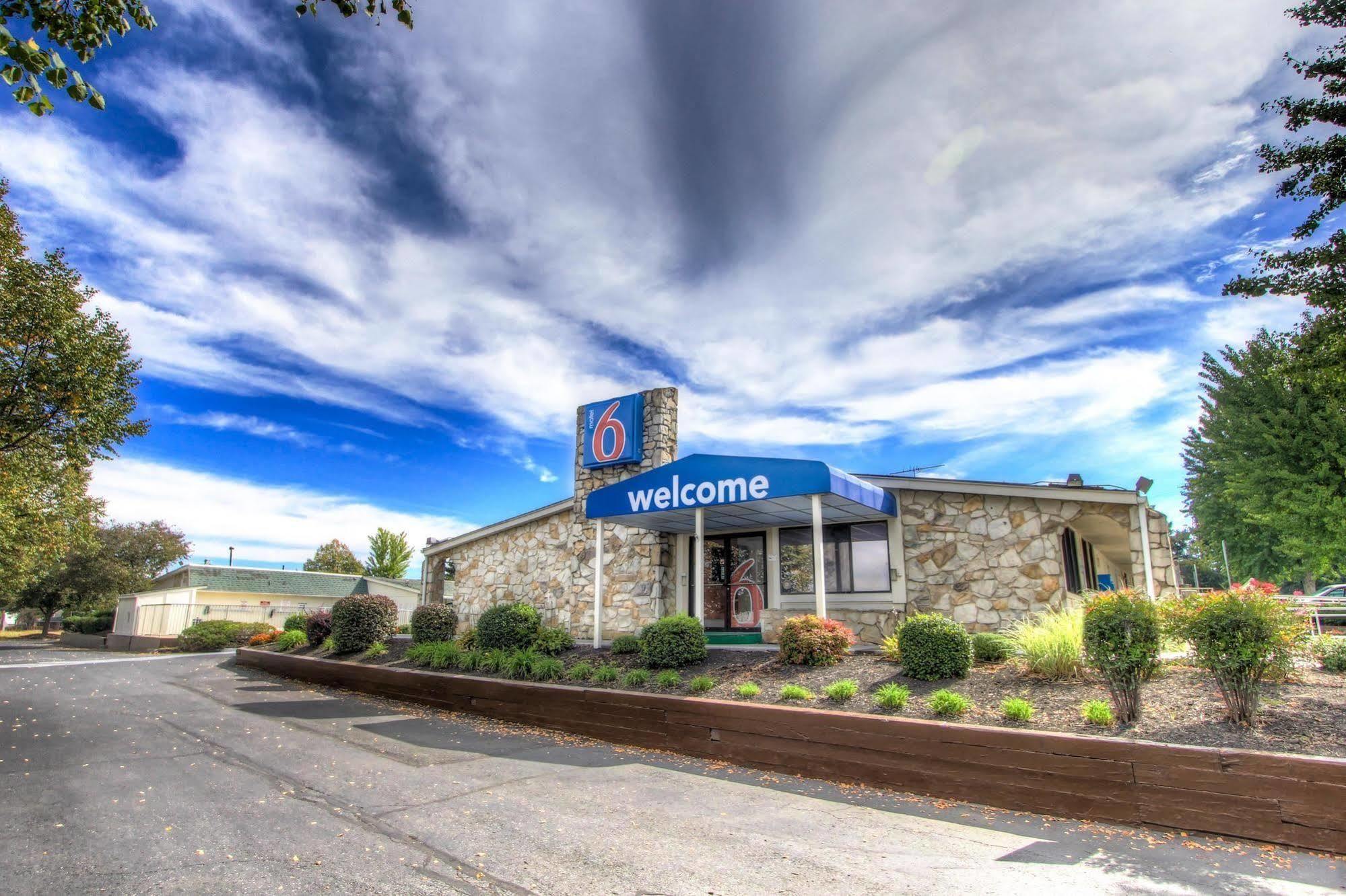 Howard Johnson By Wyndham Harrisonburg Eksteriør billede